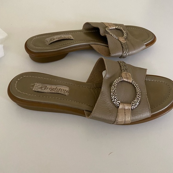 Size 8.5 Brighton slides - Picture 3 of 3